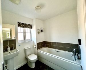 Main Bathroom - click for photo gallery